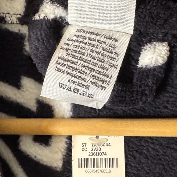 PINK Victoria's Secret Black and White Cozy Robe - Picture 6 of 6